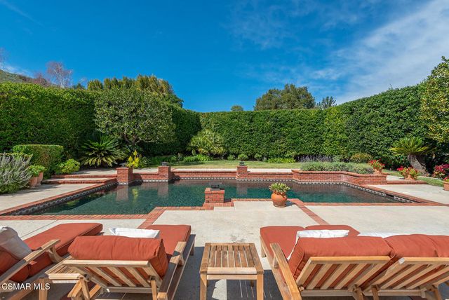 4011 Cresthaven Drive, Westlake Village, CA 91362