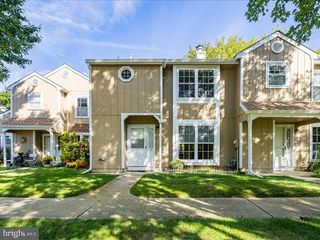 18 POND VIEW DR, Plainsboro, NJ 08536