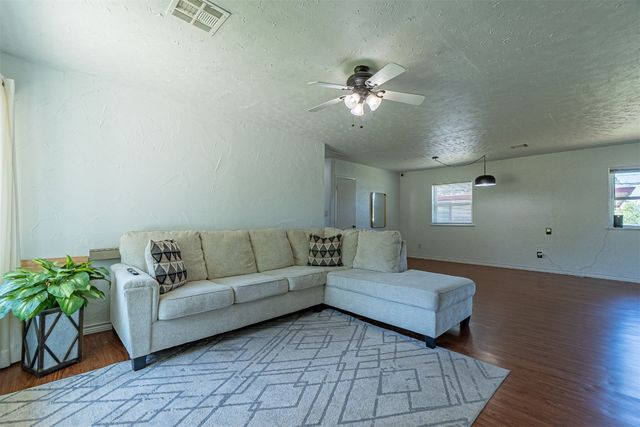 901 S Anderson Road, Choctaw, OK 73020