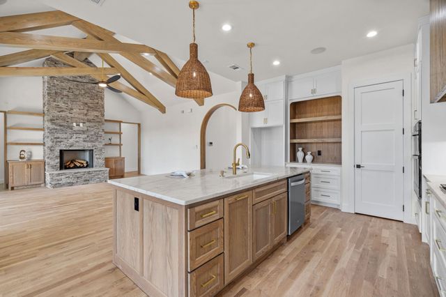 1040 Eagles Bluff Drive, Weatherford, TX 76087