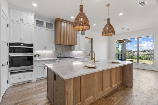 1040 Eagles Bluff Drive, Weatherford, TX 76087