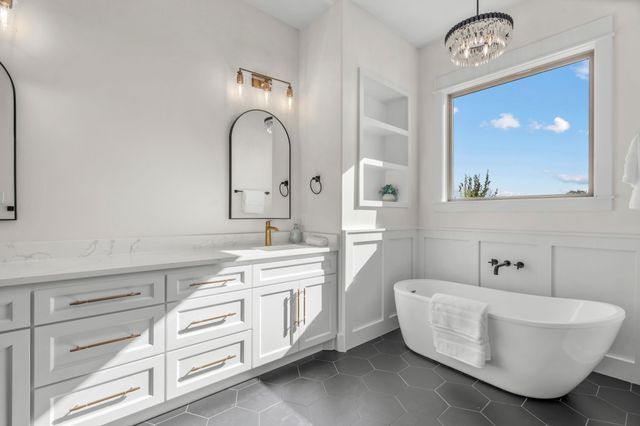 1040 Eagles Bluff Drive, Weatherford, TX 76087