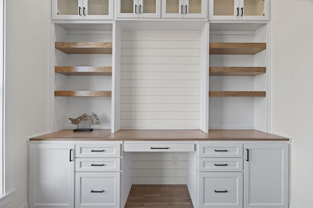 1040 Eagles Bluff Drive, Weatherford, TX 76087