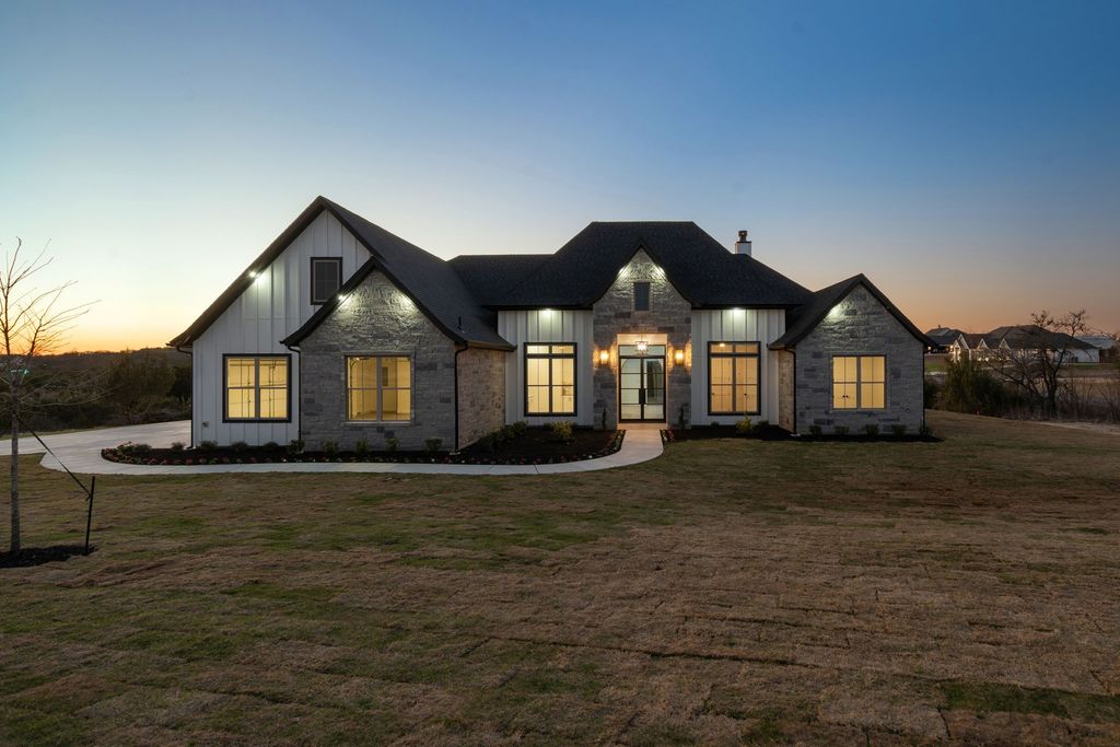1040 Eagles Bluff Drive, Weatherford, TX 76087