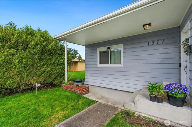 1317 47th Avenue E, Fife, WA 98424