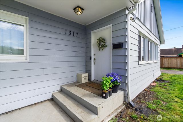 1317 47th Avenue E, Fife, WA 98424