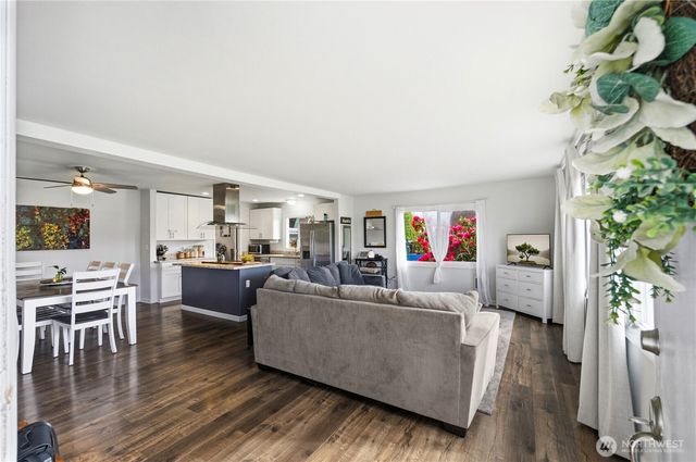 1317 47th Avenue E, Fife, WA 98424