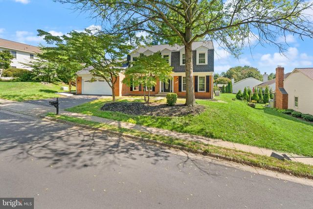6121 WINNEPEG DR, Burke, VA 22015