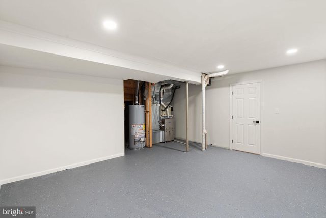 6121 WINNEPEG DR, Burke, VA 22015