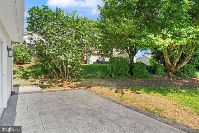 6121 WINNEPEG DR, Burke, VA 22015