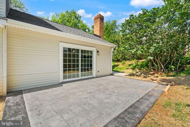 6121 WINNEPEG DR, Burke, VA 22015