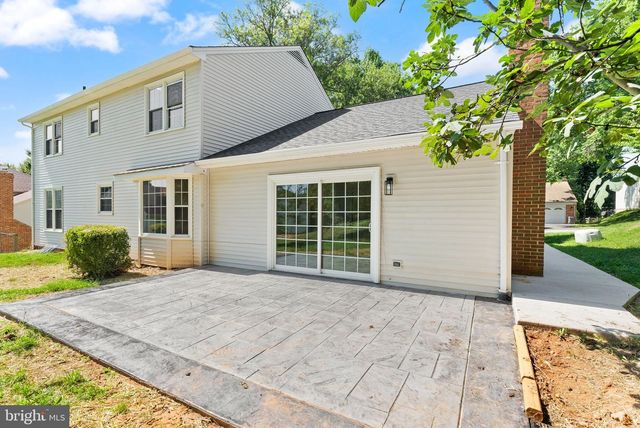 6121 WINNEPEG DR, Burke, VA 22015