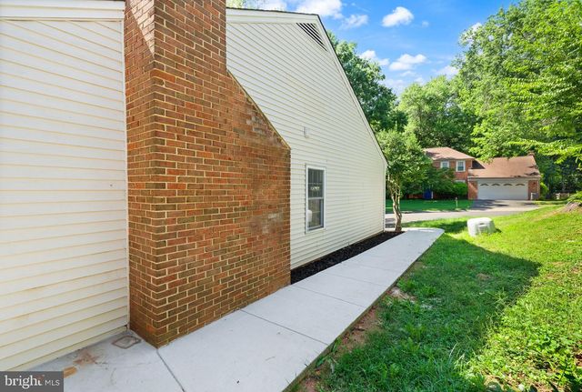 6121 WINNEPEG DR, Burke, VA 22015