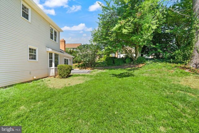 6121 WINNEPEG DR, Burke, VA 22015