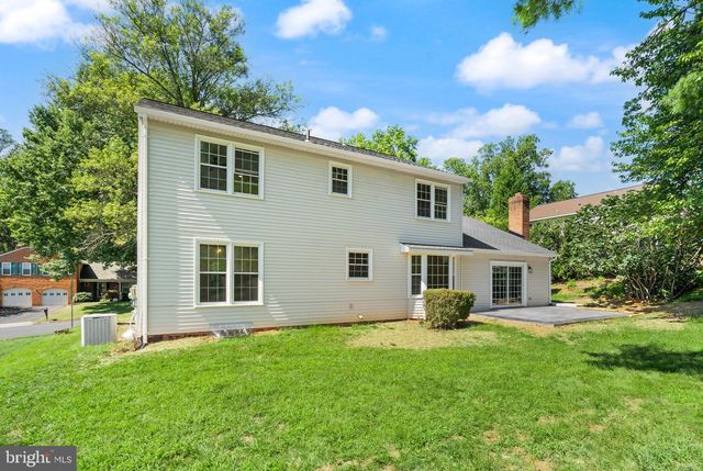 6121 WINNEPEG DR, Burke, VA 22015