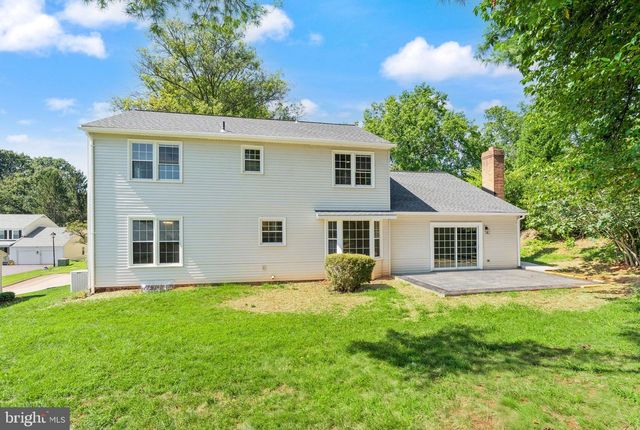 6121 WINNEPEG DR, Burke, VA 22015