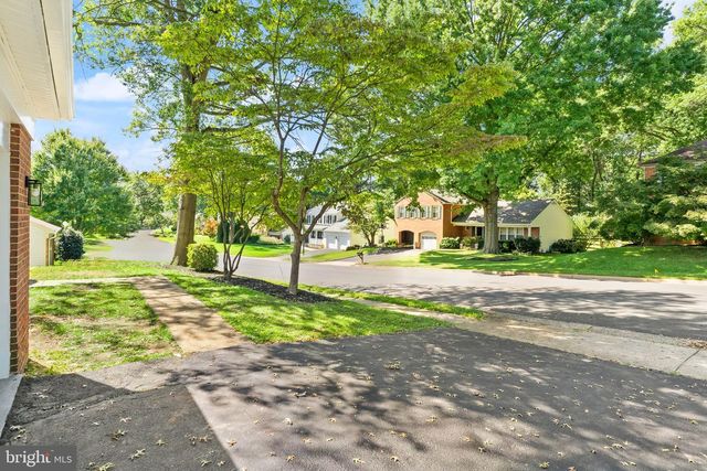 6121 WINNEPEG DR, Burke, VA 22015