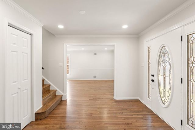 6121 WINNEPEG DR, Burke, VA 22015