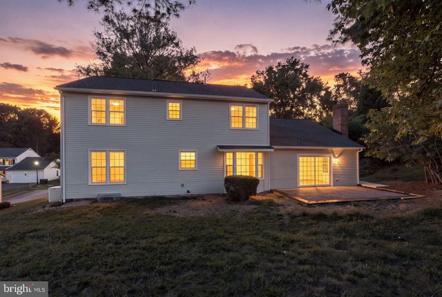 6121 WINNEPEG DR, Burke, VA 22015