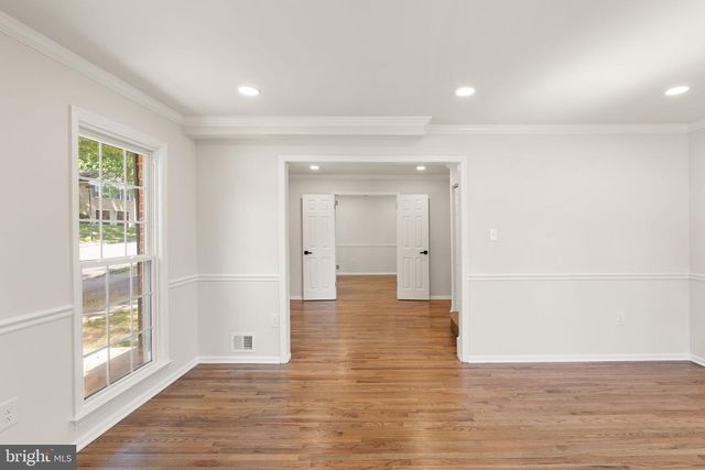6121 WINNEPEG DR, Burke, VA 22015