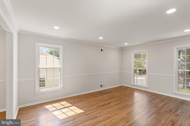 6121 WINNEPEG DR, Burke, VA 22015