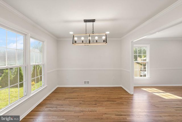 6121 WINNEPEG DR, Burke, VA 22015