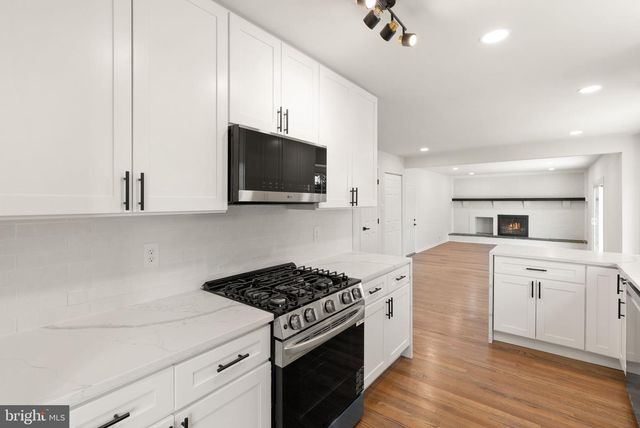 6121 WINNEPEG DR, Burke, VA 22015