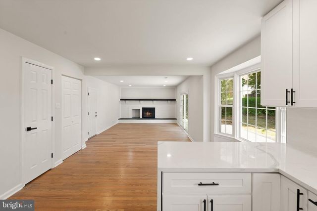 6121 WINNEPEG DR, Burke, VA 22015
