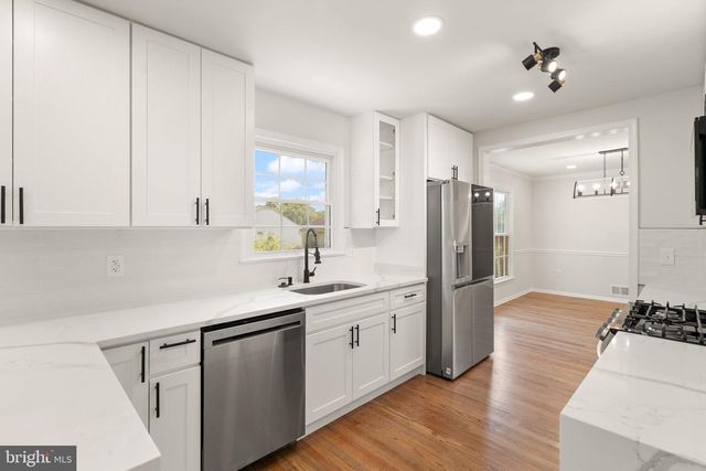6121 WINNEPEG DR, Burke, VA 22015