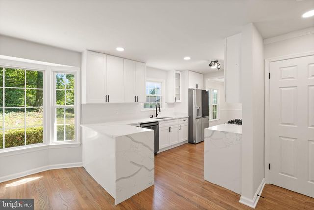 6121 WINNEPEG DR, Burke, VA 22015