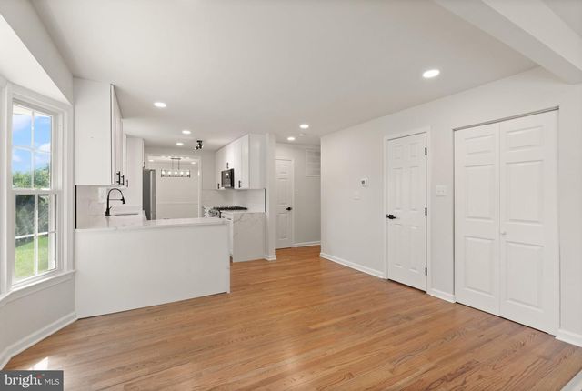 6121 WINNEPEG DR, Burke, VA 22015