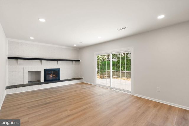 6121 WINNEPEG DR, Burke, VA 22015