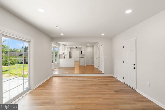 6121 WINNEPEG DR, Burke, VA 22015