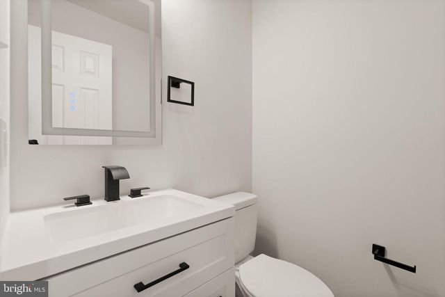 6121 WINNEPEG DR, Burke, VA 22015