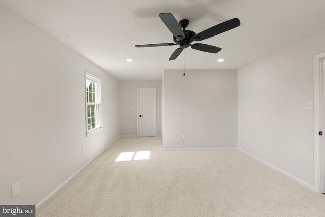 6121 WINNEPEG DR, Burke, VA 22015