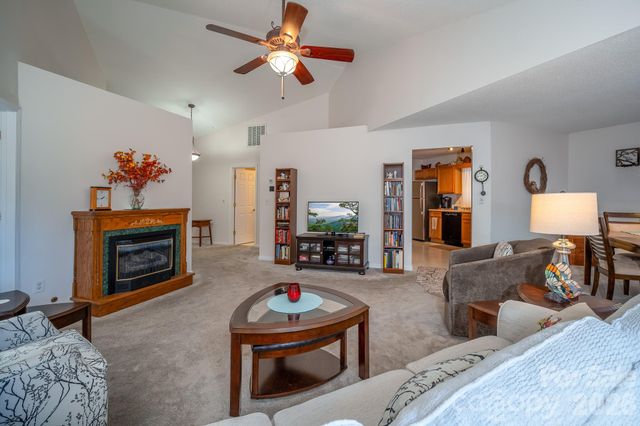 131 Ewarts Pond Road, Hendersonville, NC 28739