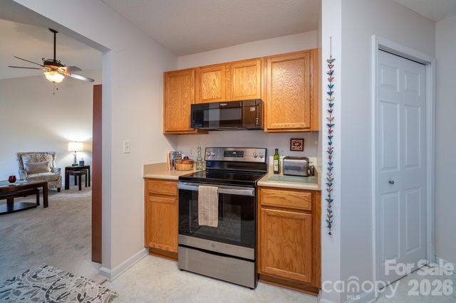 131 Ewarts Pond Road, Hendersonville, NC 28739