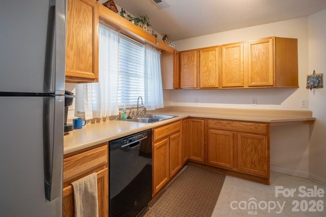 131 Ewarts Pond Road, Hendersonville, NC 28739