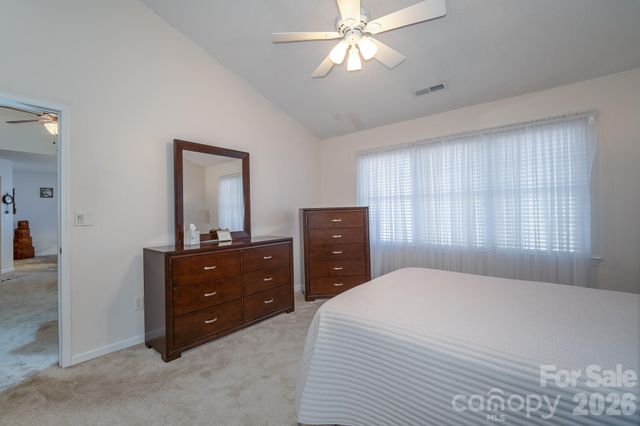 131 Ewarts Pond Road, Hendersonville, NC 28739