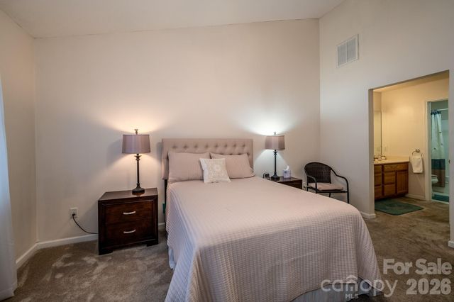 131 Ewarts Pond Road, Hendersonville, NC 28739