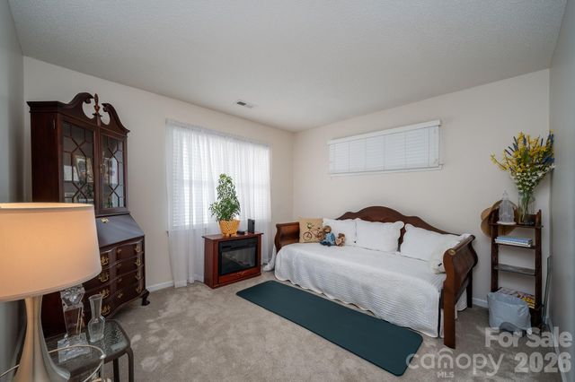 131 Ewarts Pond Road, Hendersonville, NC 28739