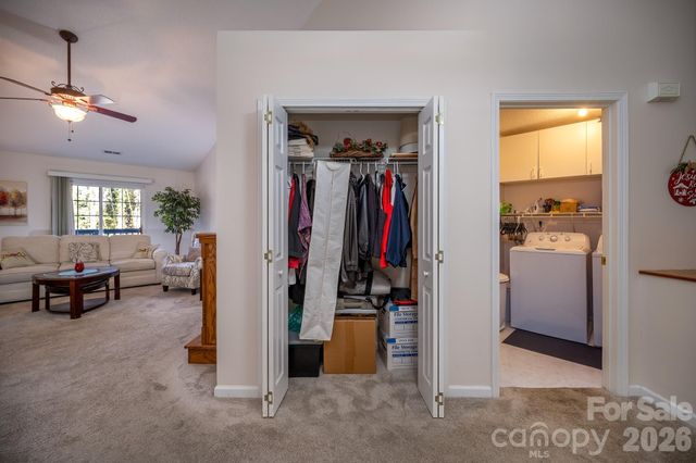 131 Ewarts Pond Road, Hendersonville, NC 28739