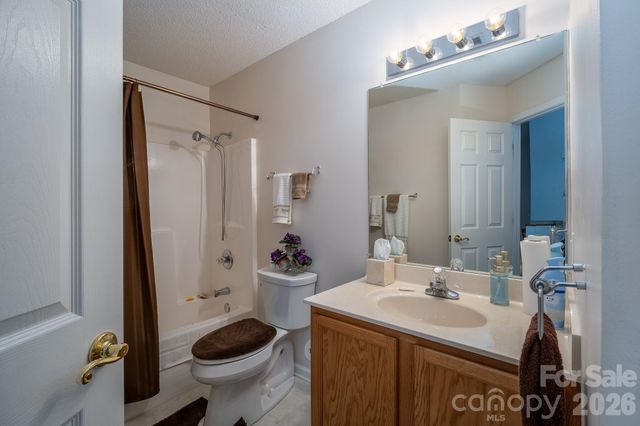 131 Ewarts Pond Road, Hendersonville, NC 28739