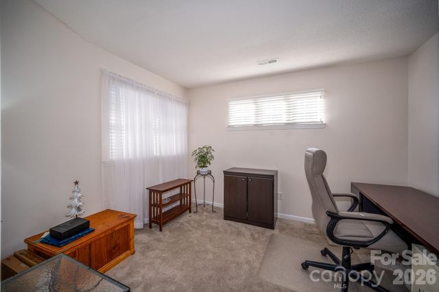 131 Ewarts Pond Road, Hendersonville, NC 28739