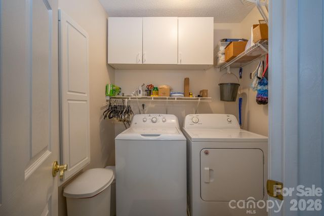 131 Ewarts Pond Road, Hendersonville, NC 28739