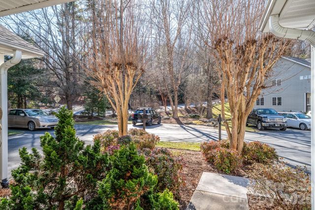 131 Ewarts Pond Road, Hendersonville, NC 28739