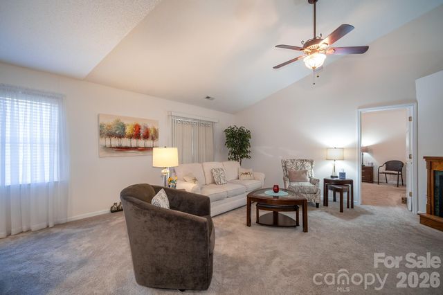 131 Ewarts Pond Road, Hendersonville, NC 28739