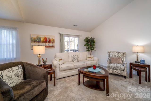 131 Ewarts Pond Road, Hendersonville, NC 28739