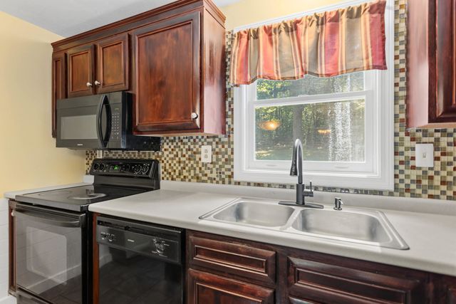 70 South Bow Road, Hooksett, NH 03106