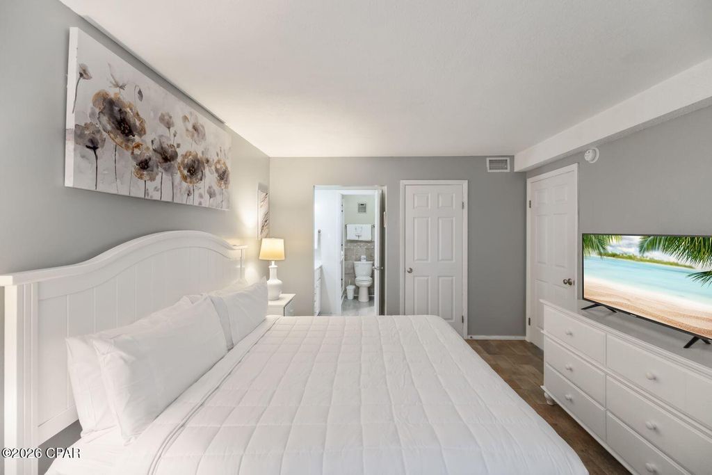 Image 4 of property listing at 8743 Thomas Drive 523, Panama City Beach, FL 32408